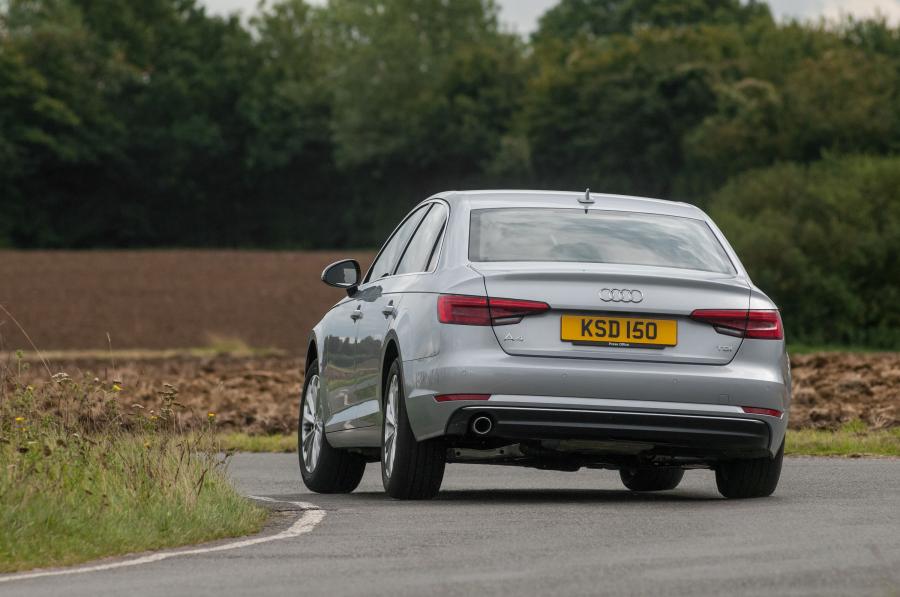  Audi A4 2.0 TDI Ultra (B9) 2015 года  (UK) (фото 9 из 19)